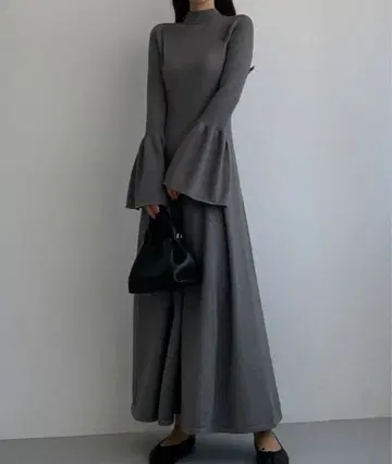 [ Louere ] 벨 슬리브 플레어 니트 원피스