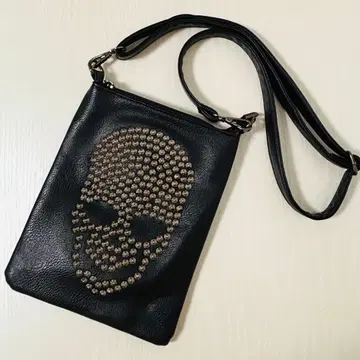 스컬 스터드 블랙 숄더백
