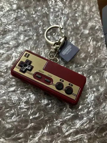 닌텐도 뮤지엄 한정판 키링 패미컴
