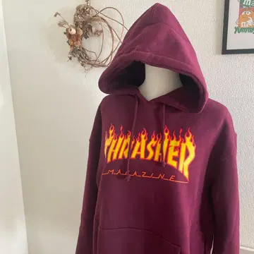 THRASHER 프레임 로고 후드티 와인 레드