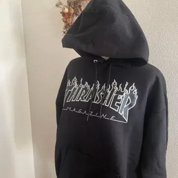 THRASHER 프레임 로고 블랙 후드티