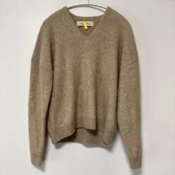 Magia Plus 베이지 V넥 스웨터