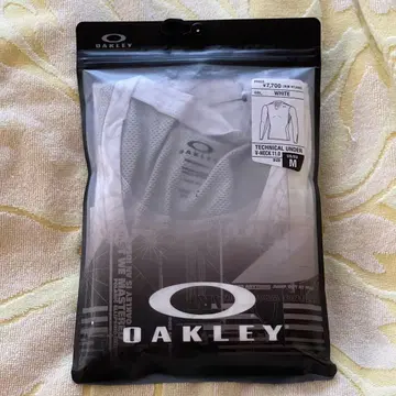 오클리 골프 V넥 셔츠 L 화이트 미사용