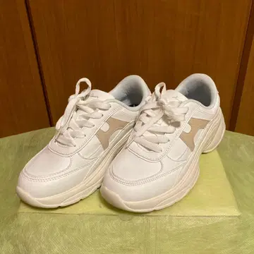 [ 새상품급 ] 호킨스 스포츠 화이트 스니커즈