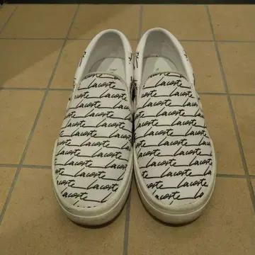 LACOSTE 로고 프린트 슬립온