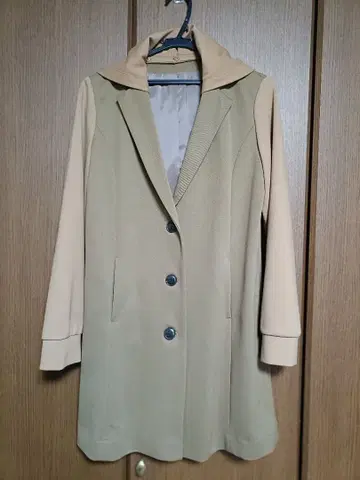 후드 부착 롱 코트 베이지와 카키