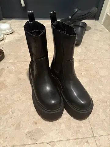 블랙 사이드 고어 부츠 미드컷