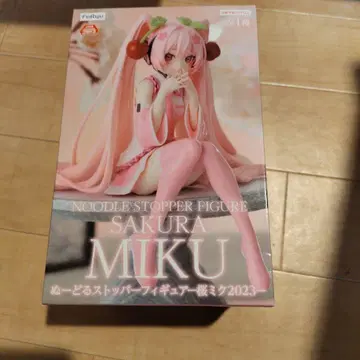 SAKURA MIKU Noodle Stopper Figure