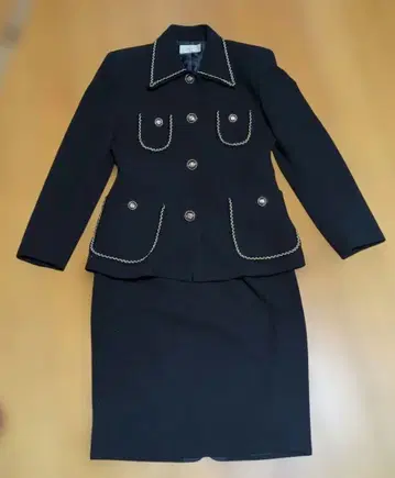 레트로 블랙 수트 금 블레이드