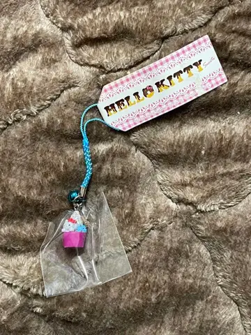 초레어 헬로키티 스위츠 KT 끈달린 아이스크림 스트랩