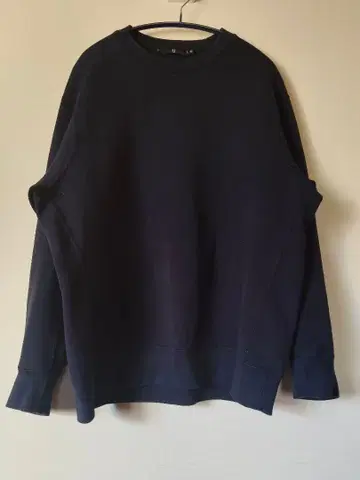 유니클로 플러스제이 L 네이비 크루넥 맨투맨