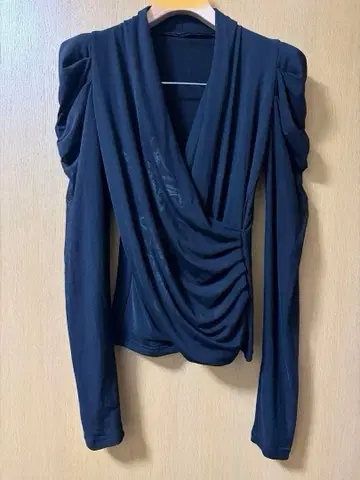 h.NAOTO 블랙 드레이프 상의