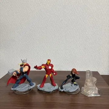 피규어 세트: 마이티 토르, 아이언맨, 블랙 위도우