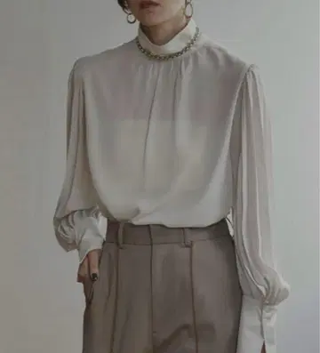 AMERI PLEATS SLEEVE BLOUSE