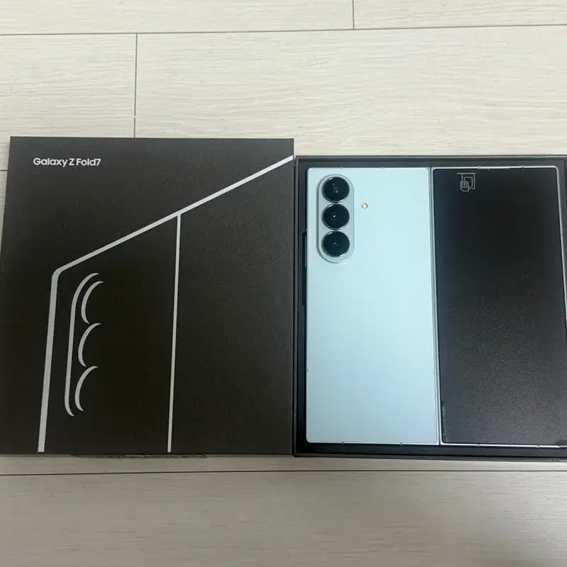 갤럭시 Z 폴드7 자급제(스페셜 컬러) 256GB 개봉 미사용 팝미다.