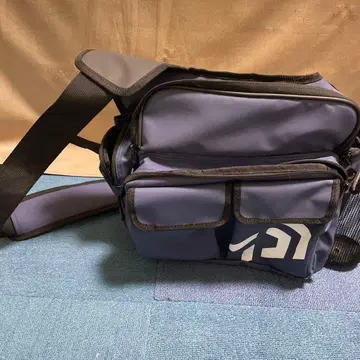 다이와 숄더백 네이비