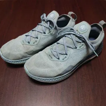 언더아머, 골프화