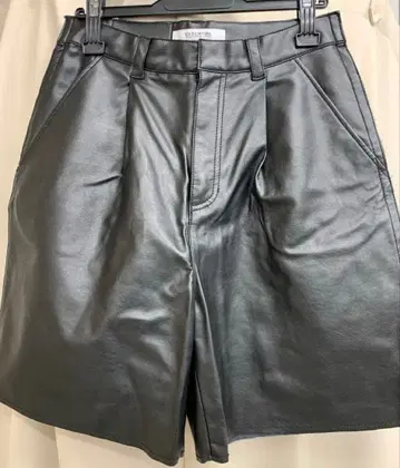 새상품급 더블 스탠다드 클로징 인조 가죽 하프 팬츠 36