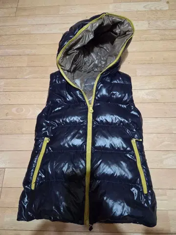 듀베티카 네이비 후드 부착 다운 베스트