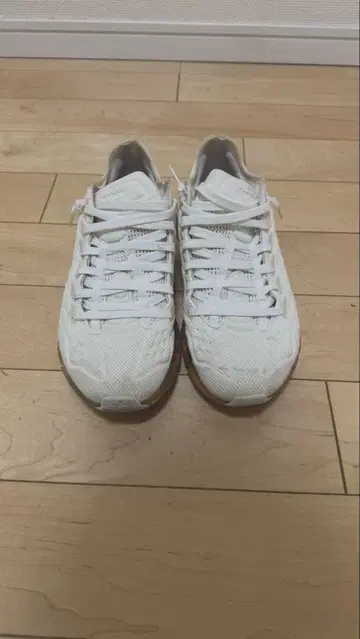 리복 화이트 메쉬 신발