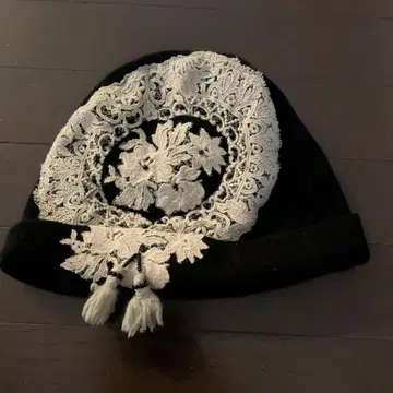 HISCHRONE 히스크로네 사에라 자수 태슬 니트