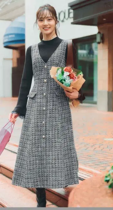 믹스 트위드 오버롤 스커트. 블랙 계열. M 사이즈