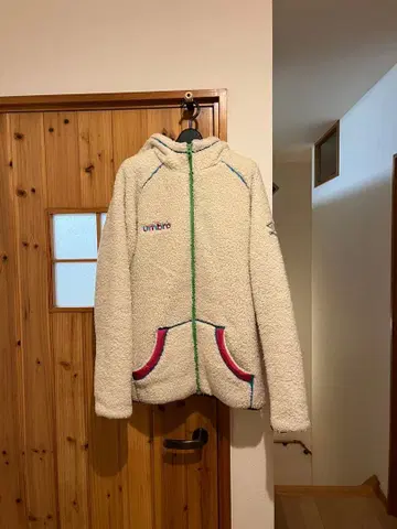 지금 인기 많은 umbro 플리스 자켓 보아 자켓 가격 인하 협상 가능!