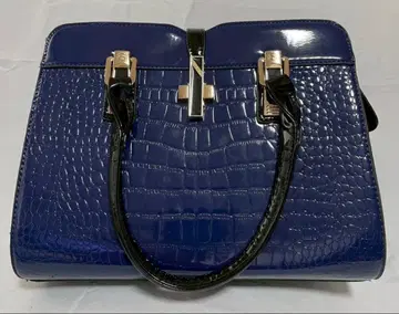 네이비 크로커다일 패턴 핸드백