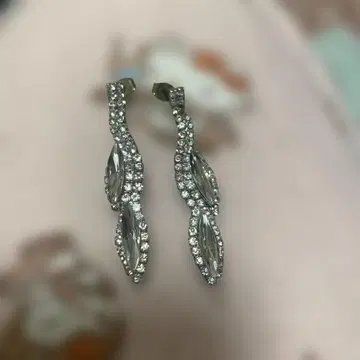 엘레강트한 반짝이 귀걸이