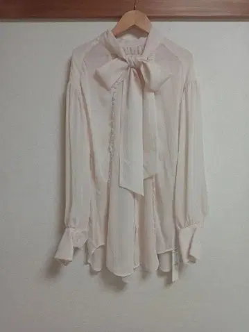 DESIGNWORKS 디자인웍스 조젯 프릴 보타이 블라우스