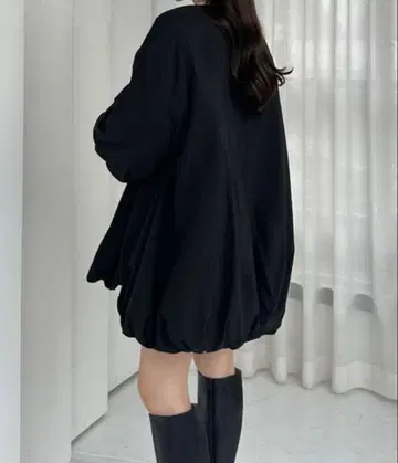 르엘레 벌룬 실루엣 아우터 블랙