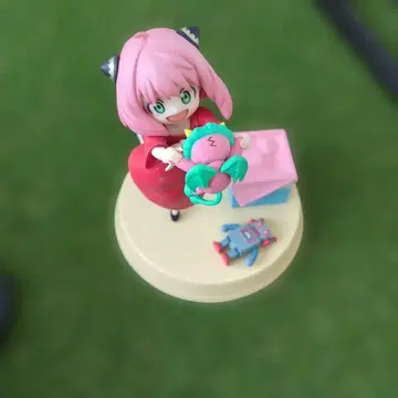 아냐 피규어 핑크 머리 소녀