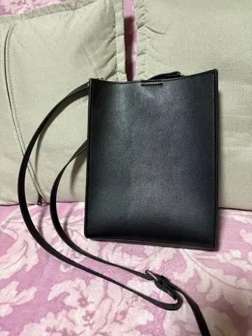 블랙 합성 피혁 숄더백