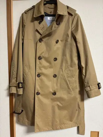 베이지 트렌치코트 더블 브레스트