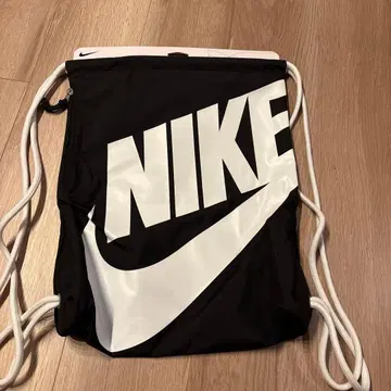 NIKE 냅색 블랙/화이트 로고