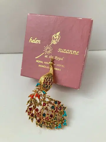 Helen Suzanne 공작 모티브 브로치