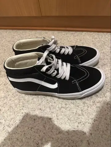 VANS 프리미엄 블랙 미드 스니커즈