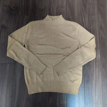 TMT U.S.N. 베이지 터틀넥 니트