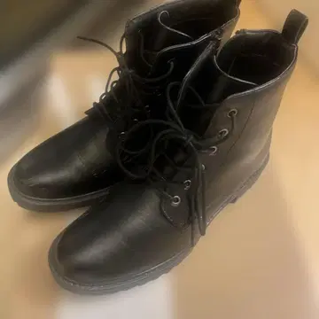 ZARA 레이스업 슈즈 블랙 (흠집 있음)