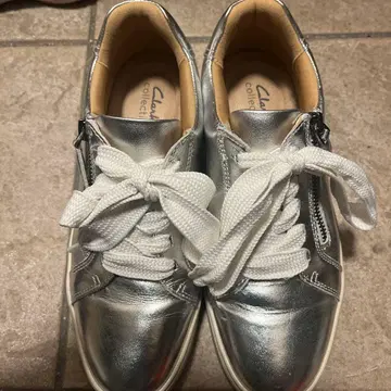 클락스 Mykah Joy 실버 가죽 스니커즈 39