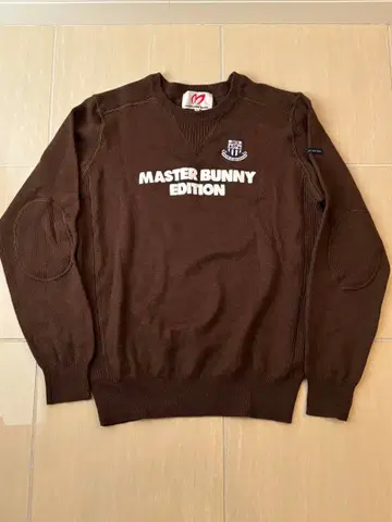 MASTER BUNNY EDITION 브라운 스웨터