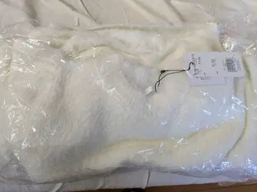 화이트 펄 장식 니트 스웨터 프리 사이즈