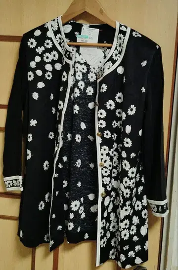 [ 익명 배송 ] LEONARD 꽃무늬 긴팔 블랙 스커트