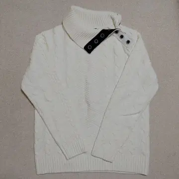 화이트 컬러 케이블 니트 스웨터 M 사이즈