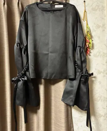 AMERI 리본 슬리브 상의