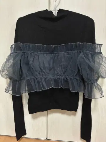 SNIDEL 프릴 니트 스웨터 (블랙)