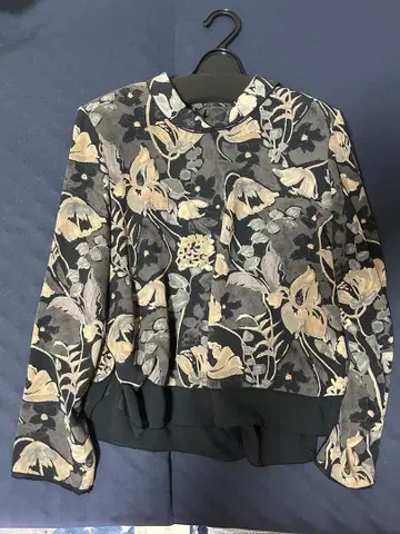 꽃무늬 긴팔 셔츠와 스커트 셋업