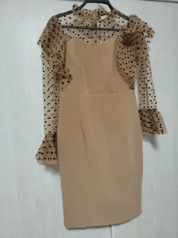 erukei 엘르 베이지 도트 무늬 시스루 소매 원피스