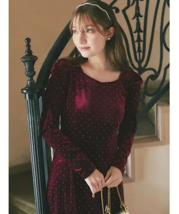 tocco closet 스톤 부착 파워 숄더 컷 벨로아 원피스