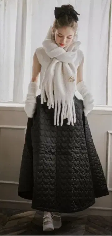 트리트유어셀프 하트 퀼팅 롱 스커트 블랙